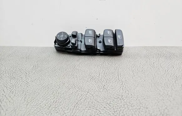 BMW 5 G30 G31 Electric window control switch 6832729