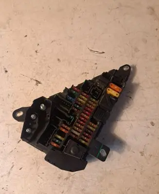 BMW 5 E60 E61 Fuse module 6906588