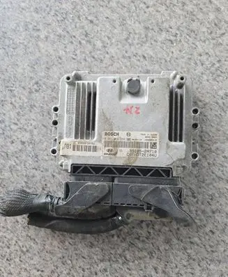 Hyundai i30 Engine control unit/module 391052A710
