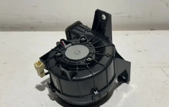 Toyota Yaris Hybrid/electric vehicle battery fan G923052010