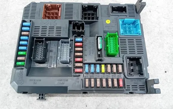 Peugeot 2008 I Fuse box set 9807532080