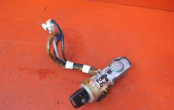 Subaru Forester SG Ignition lock 88215SA000 X1T26171