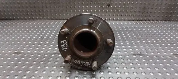 Ford C-MAX I Rear wheel hub