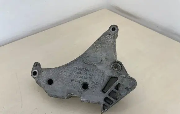 Volkswagen Golf VI Engine mounting bracket 03L199207