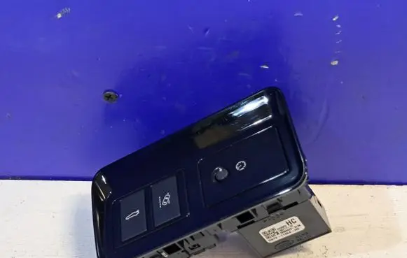 Jaguar XE Tailgate/boot open switch button GX7311654HC