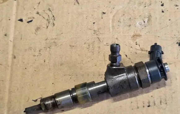 Peugeot 308 Fuel injector 0445110340