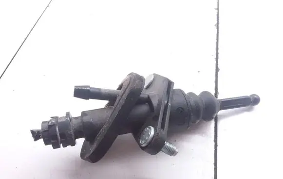 Opel Meriva A Clutch master cylinder 13112244