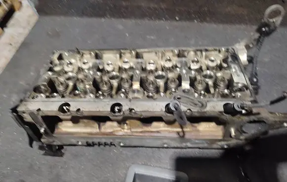 Volkswagen Golf VII Engine head 04L103373