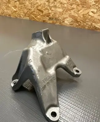 Porsche Cayenne (9Y0 9Y3) Engine mounting bracket 8W0199307Q