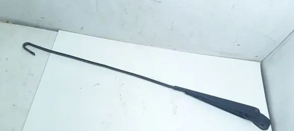 Rear wiper blade arm