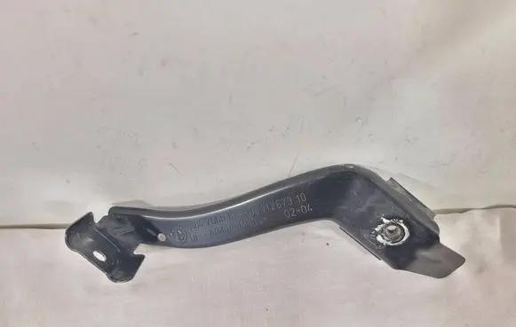 BMW 5 E60 E61 Fender mounting bracket 7060813