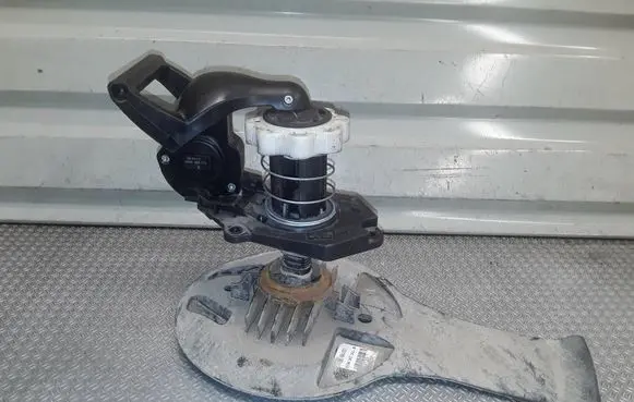 Renault Clio III Spare wheel mounting bracket 8200367262B