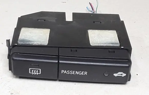 Toyota Avensis T250 Windscreen/window heater switch 8479005130C