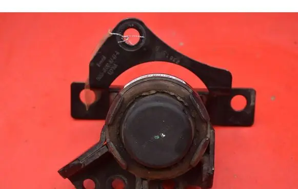 Ford Mondeo MK I Engine mount vacuum valve DG936F012GB
