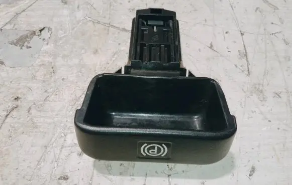 Mercedes-Benz C W203 Hand brake release handle 2034270112