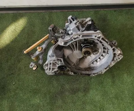 Opel Corsa D Manual 5 speed gearbox 55565177