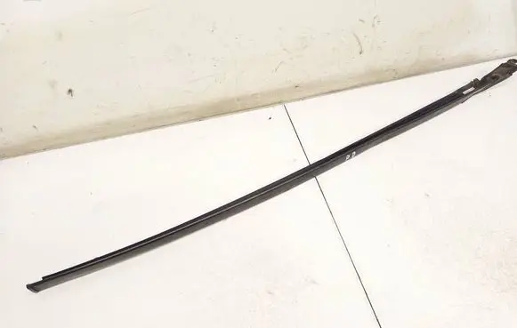 Toyota Avensis Verso Front door glass trim molding