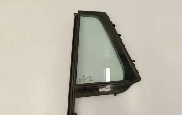 Rear vent window glass