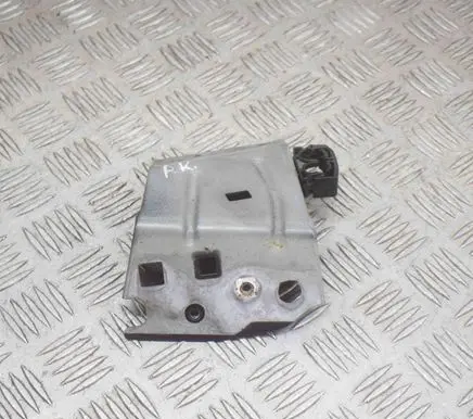 Maserati Quattroporte Fender mounting bracket 75211