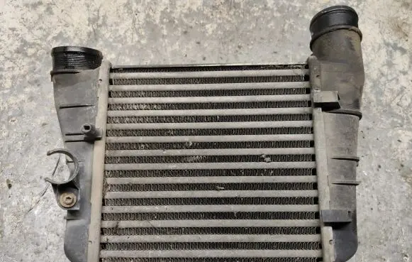 Audi A4 S4 B7 8E 8H Intercooler radiator 8E0145805AA 0281002401