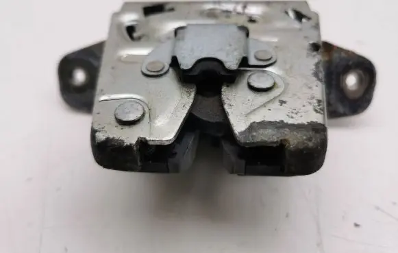 Loading door lock