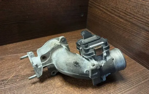 Iveco Daily 4th gen Throttle valve 504351131 54DTS31