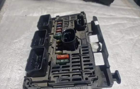 Peugeot 407 Fuse module 9656005580 BSML0100