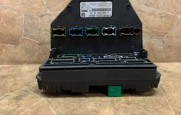 Mercedes-Benz C W204 Fuse module A2045454501