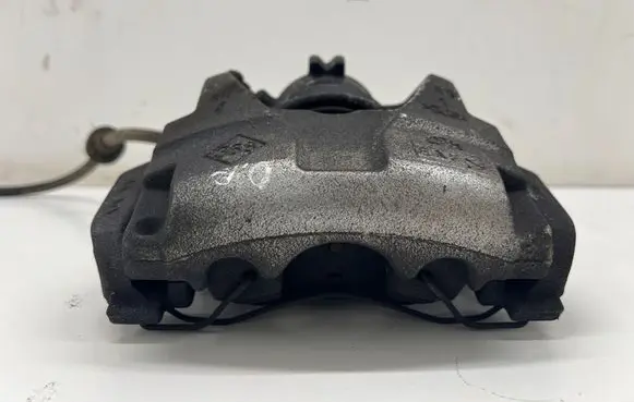 Renault Captur II Front brake caliper 