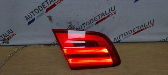 Tailgate rear/tail lights