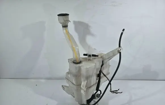 Toyota Prius (XW30) Windshield washer fluid reservoir/tank 060851317