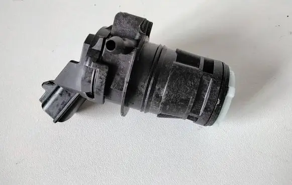 Lexus IS 220D-250-350 Windscreen/windshield washer pump 8533060190 0602104541