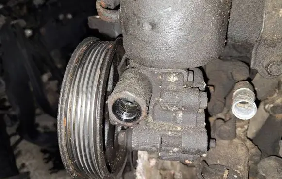 Toyota Corolla Verso AR10 Power steering pump