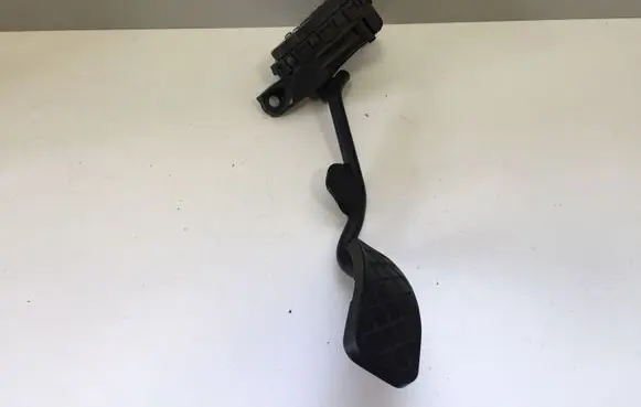 Audi A4 S4 B7 8E 8H Accelerator throttle pedal 8E2721523J