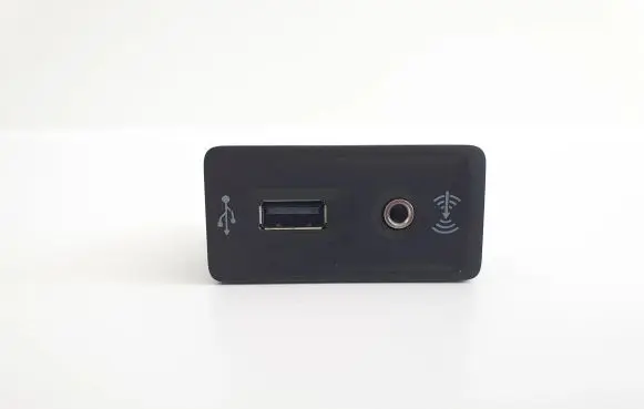 Volkswagen e-Golf USB socket connector 5Q0035724