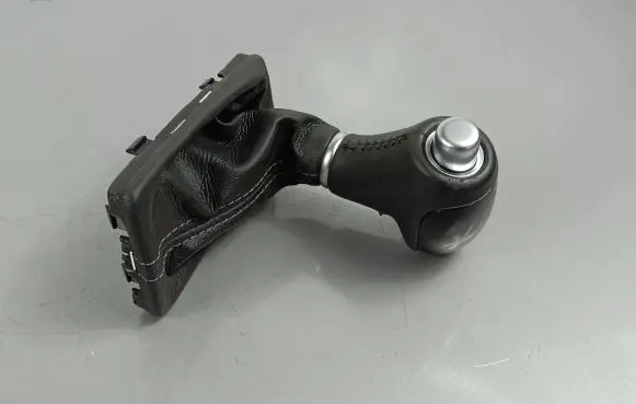 KIA Sorento Gear lever shifter trim leather/knob