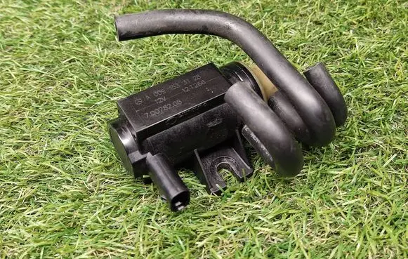 Mercedes-Benz C W204 Vacuum valve A0091533128 12T266 70078208