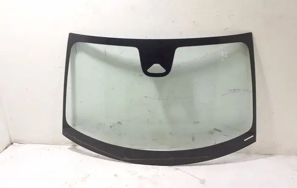 Volvo C40 Front windscreen/windshield window 32417089
