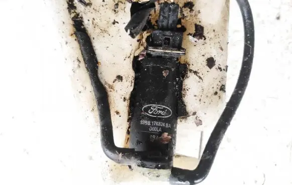 Ford Focus Windscreen/windshield washer pump 93bb17k624ba XS41-13K163-AH