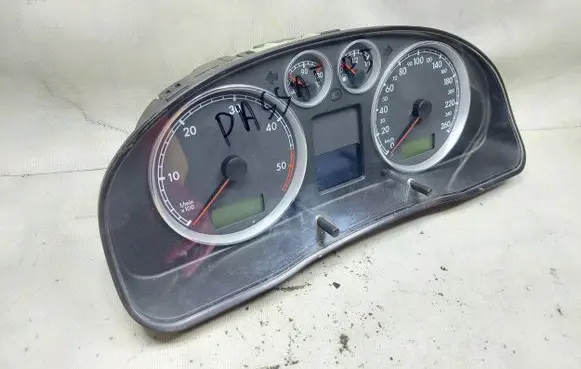 Volkswagen PASSAT B5 Speedometer (instrument cluster) 3B0920827A VWZ7Z0C6893767