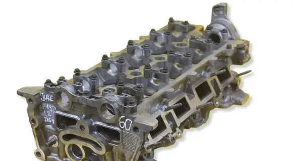 Nissan Juke I F15 Engine head 110425271R