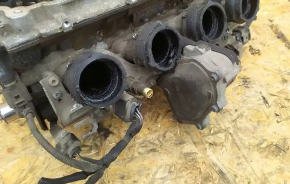 Volkswagen PASSAT B6 Intake manifold valve actuator/motor 