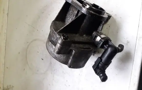 Renault Megane II Vacuum pump