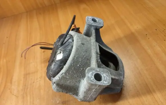 Audi A4 S4 B8 8K Engine mount bracket 8K0199381