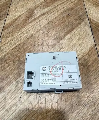 Mercedes-Benz ML W164 Gateway control module A1645405662 A1645403662 A1644420327