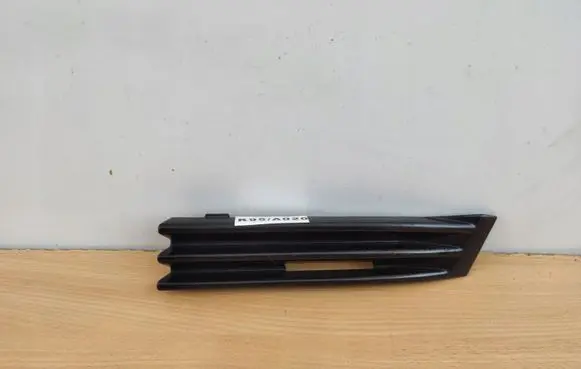 Mercedes-Benz C W202 Front bumper lower grill 2028800105