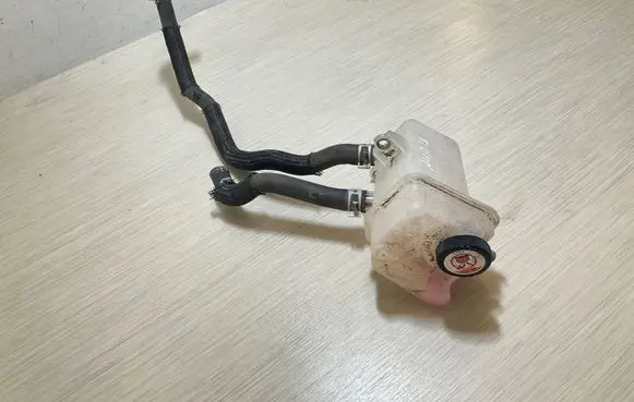 Toyota Auris E210 Coolant expansion tank/reservoir