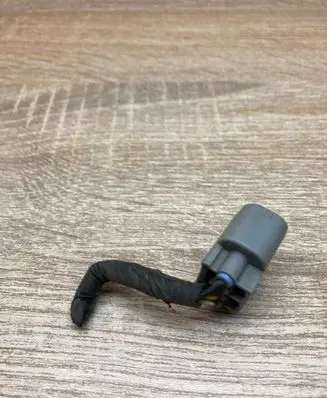 Toyota Corolla Verso AR10 Plug wire Toyota4PinGreyPlug