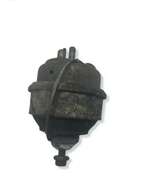 Volvo V70 Engine mount bracket 