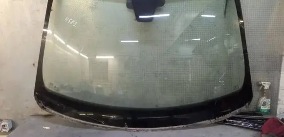 Volvo C30 Front windscreen/windshield window